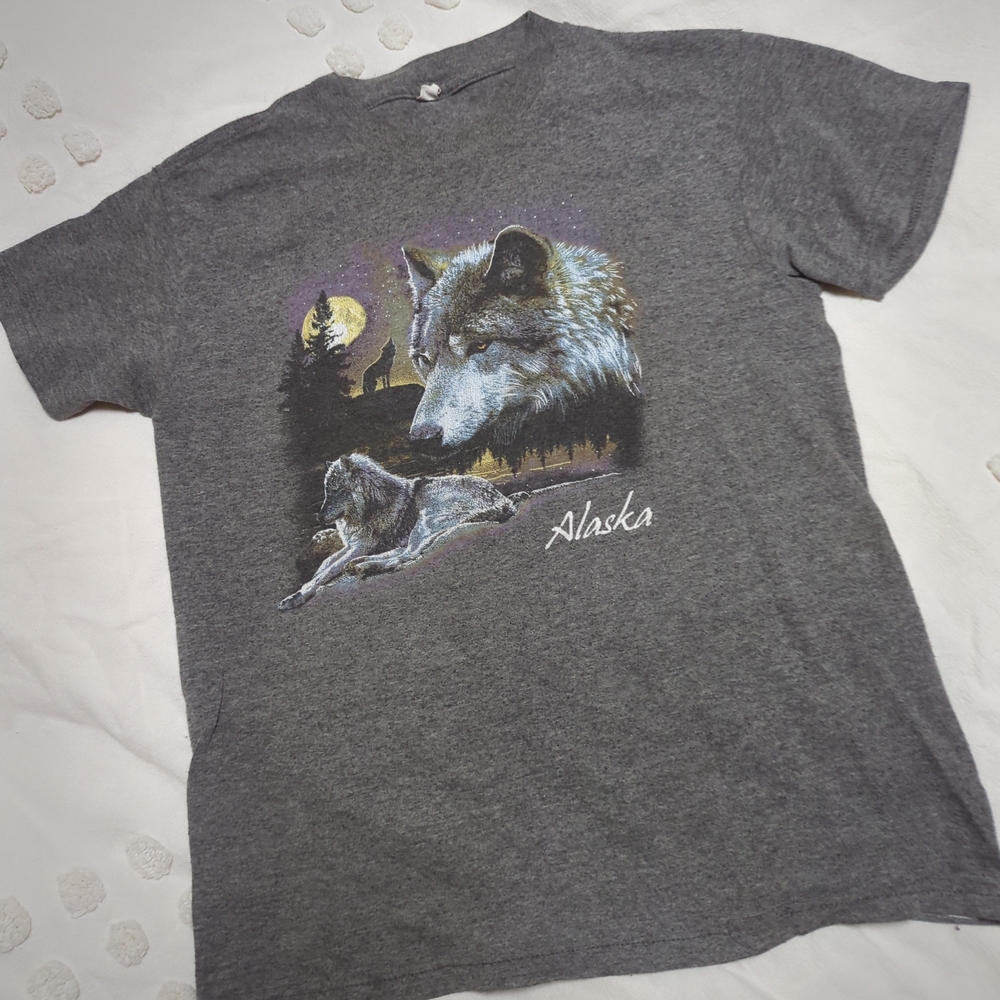 Gray Wolf Graphic T-Shirt